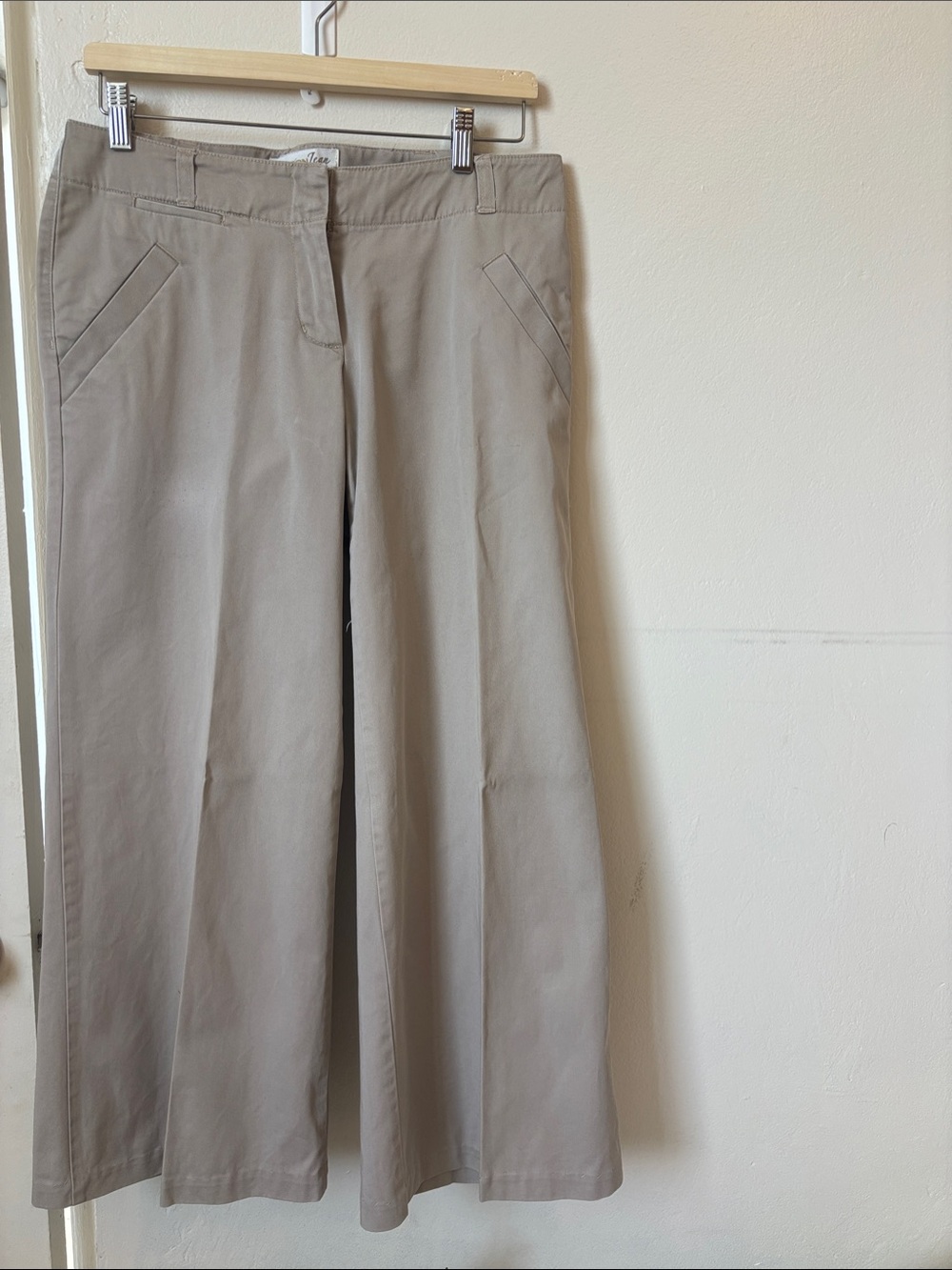 LONDONJEAN Wide-Leg Chinos in Light Beige